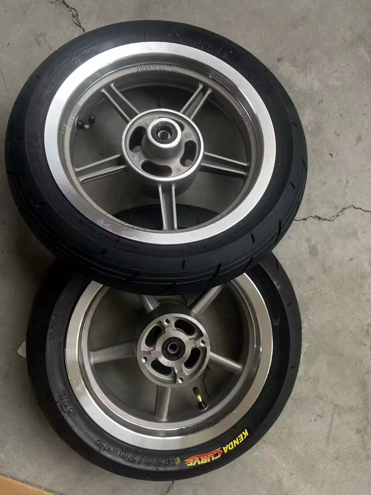 New Black Rubber 195/65R15 Front and Rear Kenda Wheels for Tuttio Motorcycle Replacement