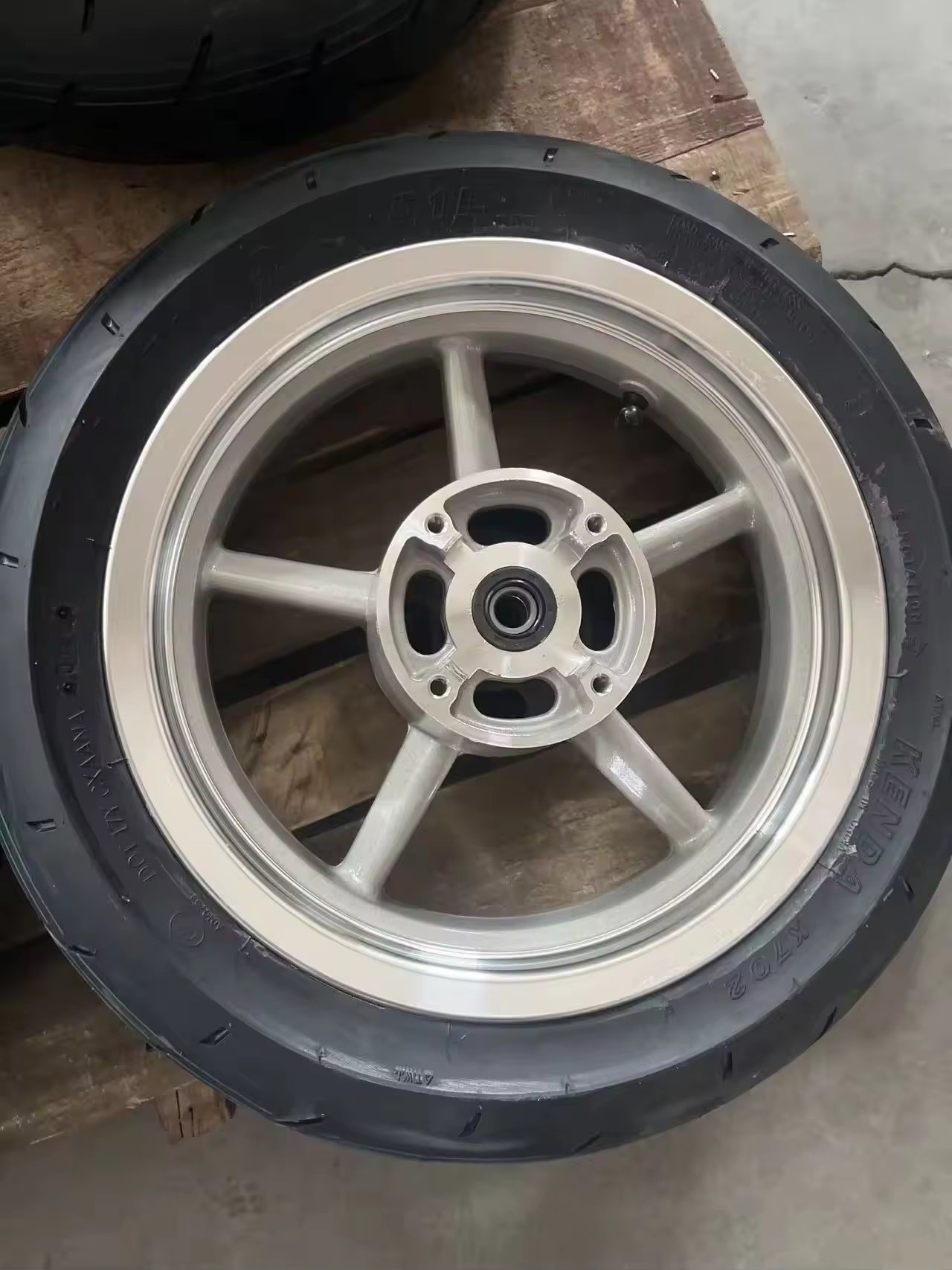 New Black Rubber 195/65R15 Front and Rear Kenda Wheels for Tuttio Motorcycle Replacement